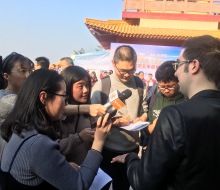 Carlo Aspri interviewed by all the medias after his amazing performance of the famous Chinese song "The Waves Of Gulangyu" at an exclusive Buddhist Temple in Xiamen city, Fujian, China. Over 5,000 spectators and medias all attended to see Carlo's performance.