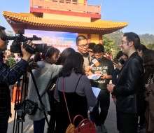 Carlo Aspri interviewed by all the medias after his amazing performance of the famous Chinese song "The Waves Of Gulangyu" at an exclusive Buddhist Temple in Xiamen city, Fujian, China. Over 5,000 spectators and medias all attended to see Carlo's performance.