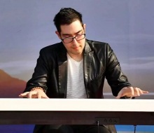 Carlo Aspri interviewed by all the medias after his amazing performance of the famous Chinese song "The Waves Of Gulangyu" at an exclusive Buddhist Temple in Xiamen city, Fujian, China. Over 5,000 spectators and medias all attended to see Carlo's performance.