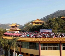 Carlo Aspri interviewed by all the medias after his amazing performance of the famous Chinese song "The Waves Of Gulangyu" at an exclusive Buddhist Temple in Xiamen city, Fujian, China. Over 5,000 spectators and medias all attended to see Carlo's performance.